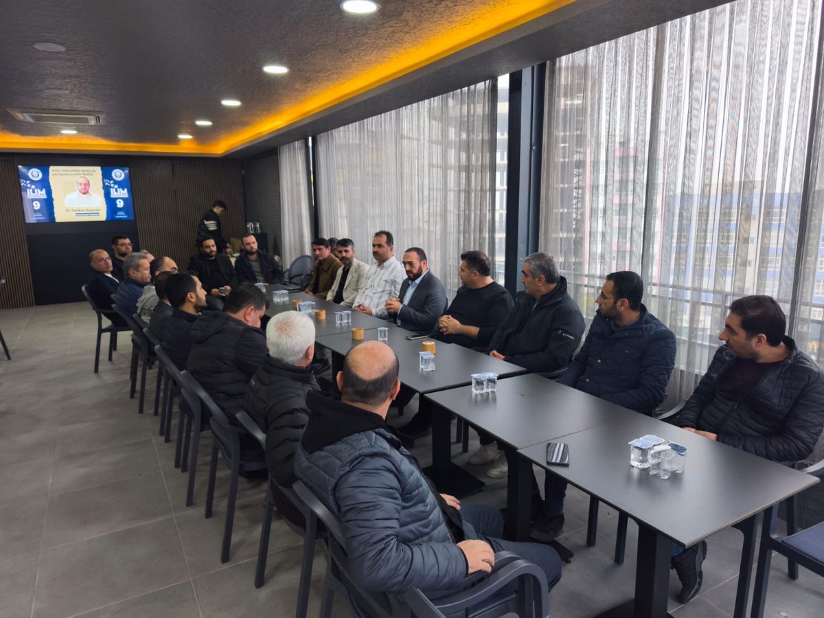 7hilaldiyarbakr's tweet photo. Genel Başkan Yard. Dr. Serkan Bayram’ın değerli sunumuyla, Eğitim-Bir-Sen Batman Şubesi ve Yedihilal Batman ev sahipliğindeki ‘Sivil Toplumda Gençlik Çalışmaları’ seminerine Diyarbakır Yedihilal olarak katıldık 💡🙌 #Gençlik #STK #Eğitim https://t.co/pH9K8bSIcH