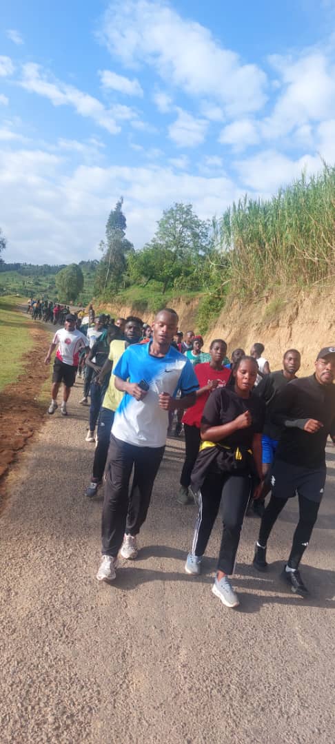 #SiporoNiUbuzima
Kuri iki cyumweru urubyiruko , abaturage n' abayobozi ba <a href="/KamubugaSector1/">KAMUBUGA SECTOR OFFICIAL</a>   bazindukiye muri Siporo Rusange hagamijwe kwimakaza ihame rya ubuzima bwiza, imibanire myiza n’umuryango utekanye.