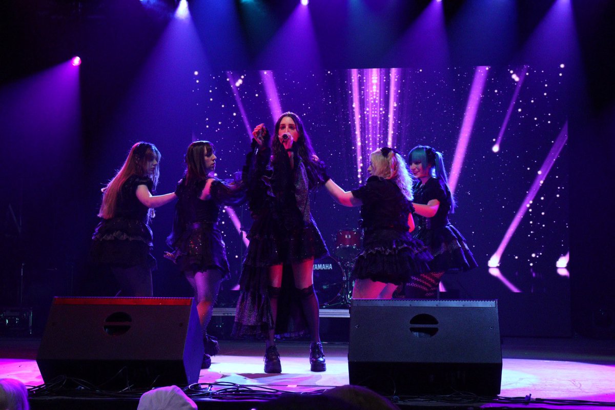 Lo feliz que fui ayer haciendo UNiTY con las <a href="/SH1NY_ST4RS/">SH1NY ST4RS</a> 😭