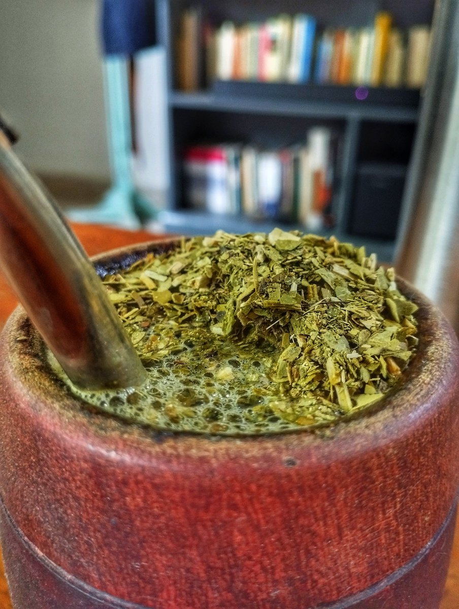 Trae facturas que puse la pava.