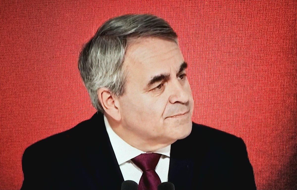 Xavier Bertrand en direct sur <a href="/franceinfo/">franceinfo</a> <a href="/lemondefr/">Le Monde</a> . "Je me prépare pour la présidentielle. C'est une rencontre entre les Français et un homme ". " je travaille pour un projet"