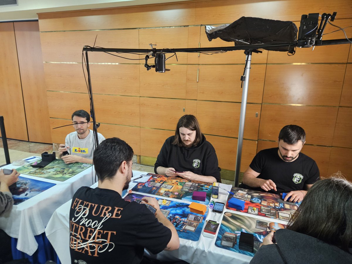 Los <a href="/CapgrossosMtg/">Capgrossos</a> buscan el 3-0 en el streaming del DQ Trios del Campeonato.

Síguelo en twitch.tv/campeonatomode…