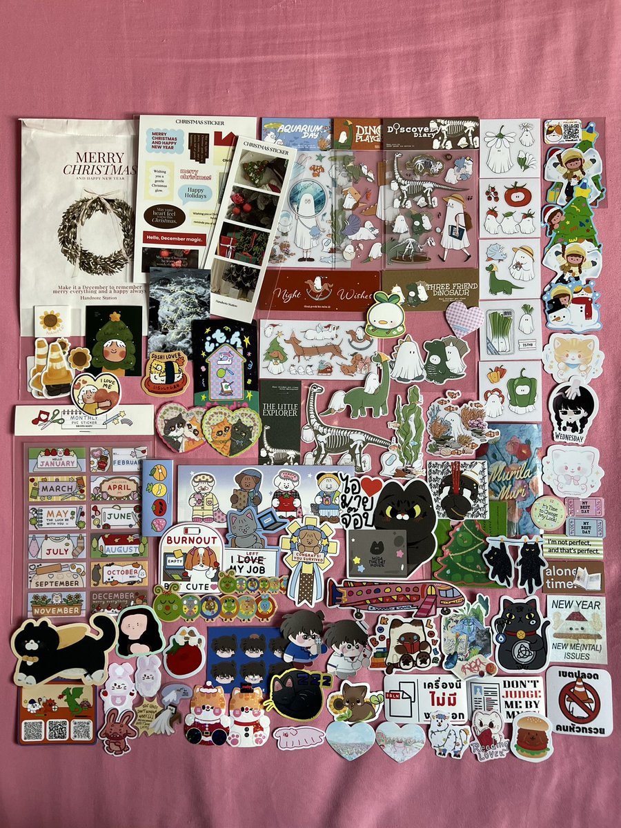 ; ᴄᴜᴛᴇ ꜱᴛᴜꜰꜰ ꜰ - #YOLOARTFEST2025 . ♡ྀིྀི

มาอวดของที่ได้จากงานรอบนี้คับ!!! คืออยากรวยแล้วเดินซื้อแบบ ขอทุกอย่างอย่างละชิ้นค่ะ ;-; คือทุกบูธจัดเต็มกันสุดๆ น่ารักทั้งหมด นักวาดทุกคนน่ารักมาก ขายของกันเก่งสุดๆ แต่ด้วยงบจำกัดเลยซัพพอร์ตบูธละนิดๆหน่อยๆ นี่ไปเดินตั้งแต่ 11