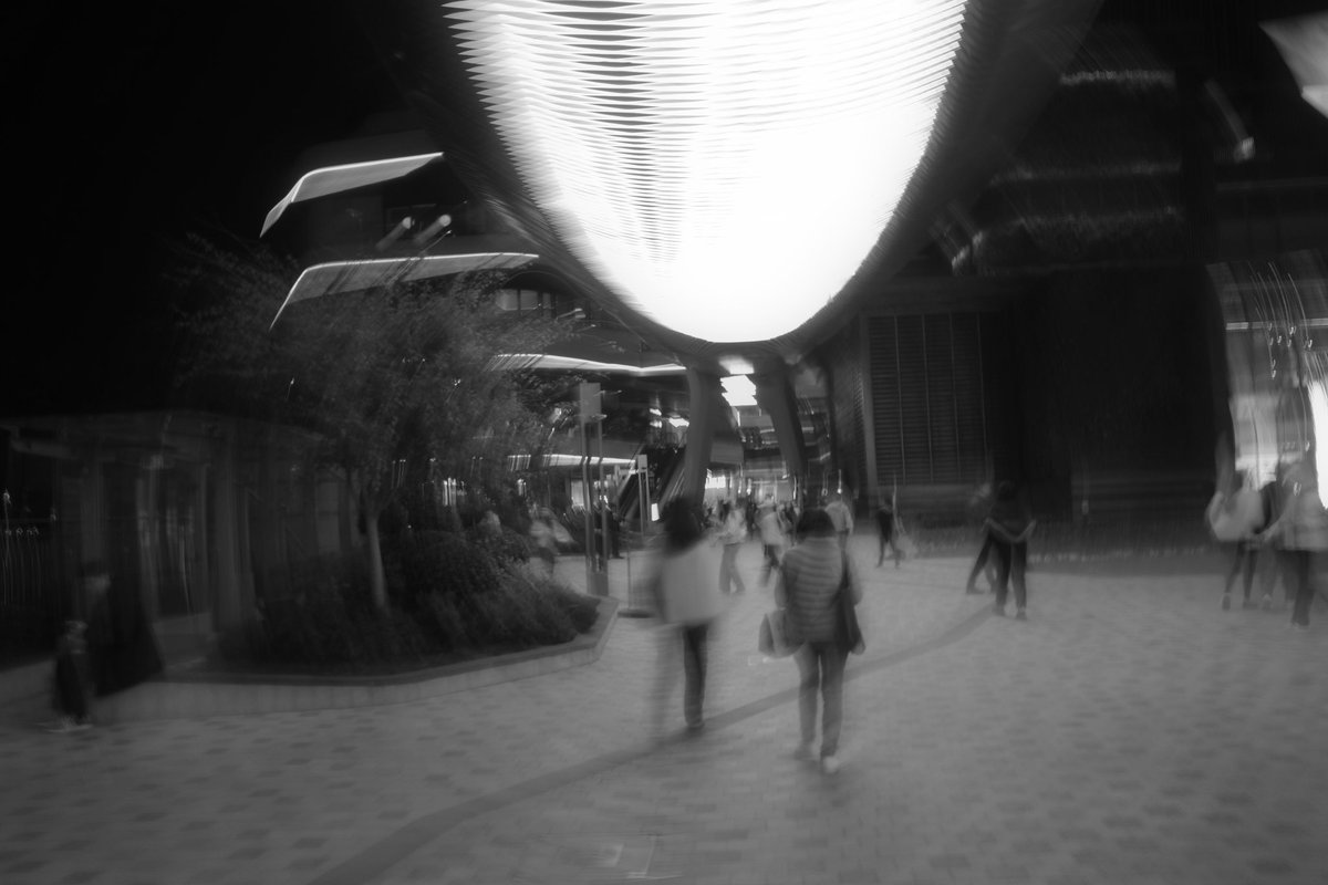shanlinsengren's tweet photo. #Qiantan_Taikooli Shopping Centre, in #Pudong . It’s at the far end of Line 6. Our final stop of the day, before heading home. Here I’m trying to be “arty”. #Shanghai https://t.co/3yzT0jRMmc