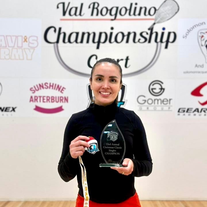 idendeportiva's tweet photo. El Clásico de Navidad 🇺🇲 de #Racquetball fue para María Jose Vargas 🇦🇷 🏆 que venció a Paola Longoria 🇲🇽 por 15-6 y 15-12
En dobles fue subcampeona 🥈 junto a Valeria Ceentellas
#LPRT https://t.co/ZdfbQjG9Ki