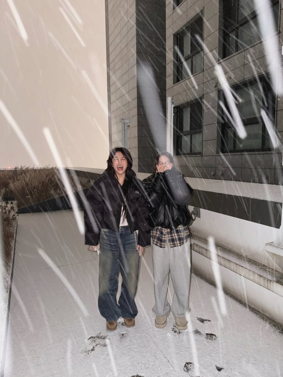 kzhaabs's tweet image. zuha was the one who called yunjin to come see the first snow with her 🥺 and op also asked if shinez could do the zootopia 2 tiktok and she agreed aaaa i can't wait 🥹❤️‍🩹