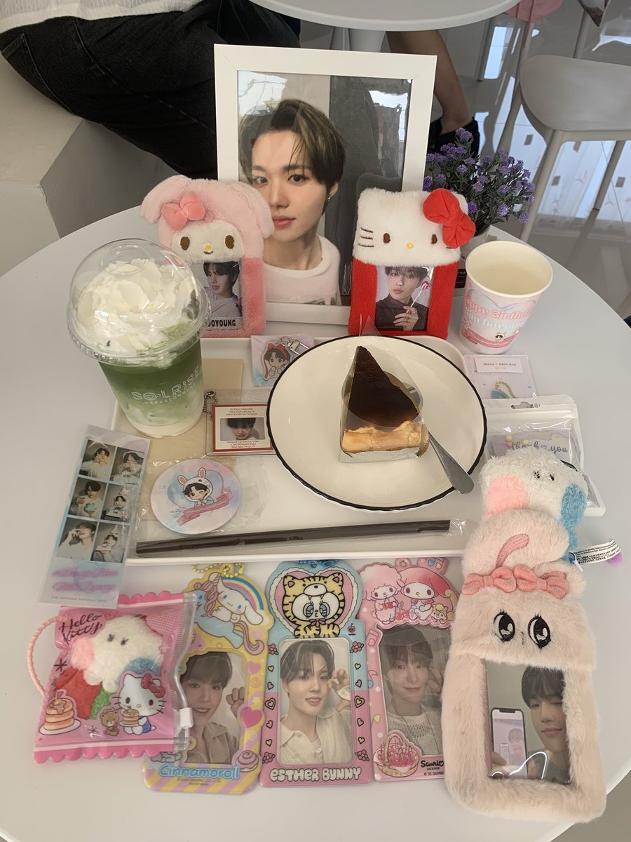 ปีนี้ไปเฟ่น้องโดยองก็ยังน่ารักเหมือนเดิม ขอบคุณที่จัดเฟ่น้องโดยองให้เค้าได้ไป😭💗 น่ารักมากๆๆๆๆๆ #SerenityBloomWithDoyoung