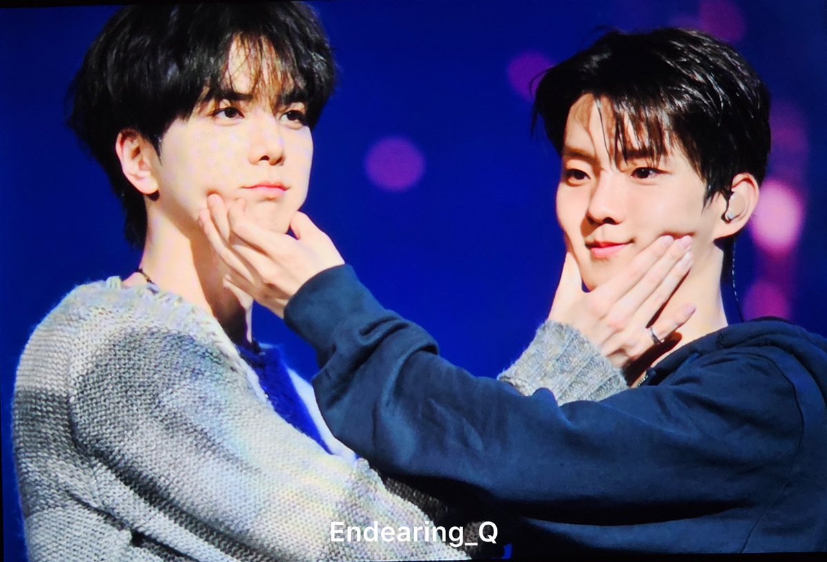 Endearing_Q's tweet photo. [pre] 251207 슈퍼 바이브 코리아 #큐

아 둘이 귀여워서 안 올릴 수가 없댜..😋

#더보이즈 #지창민 #영훈 #THEBOYZ #Q #YOUNGHOON https://t.co/J5ywDJoAtg