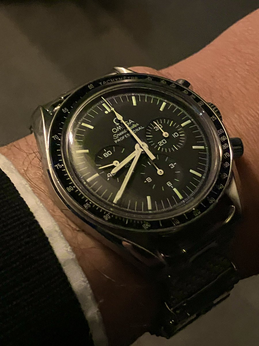 wAcN39rRbO4olXW's tweet photo. 夜のスピマス
匂い立つなぁ〜
#omega
#speedmster https://t.co/16UQdTPOKK