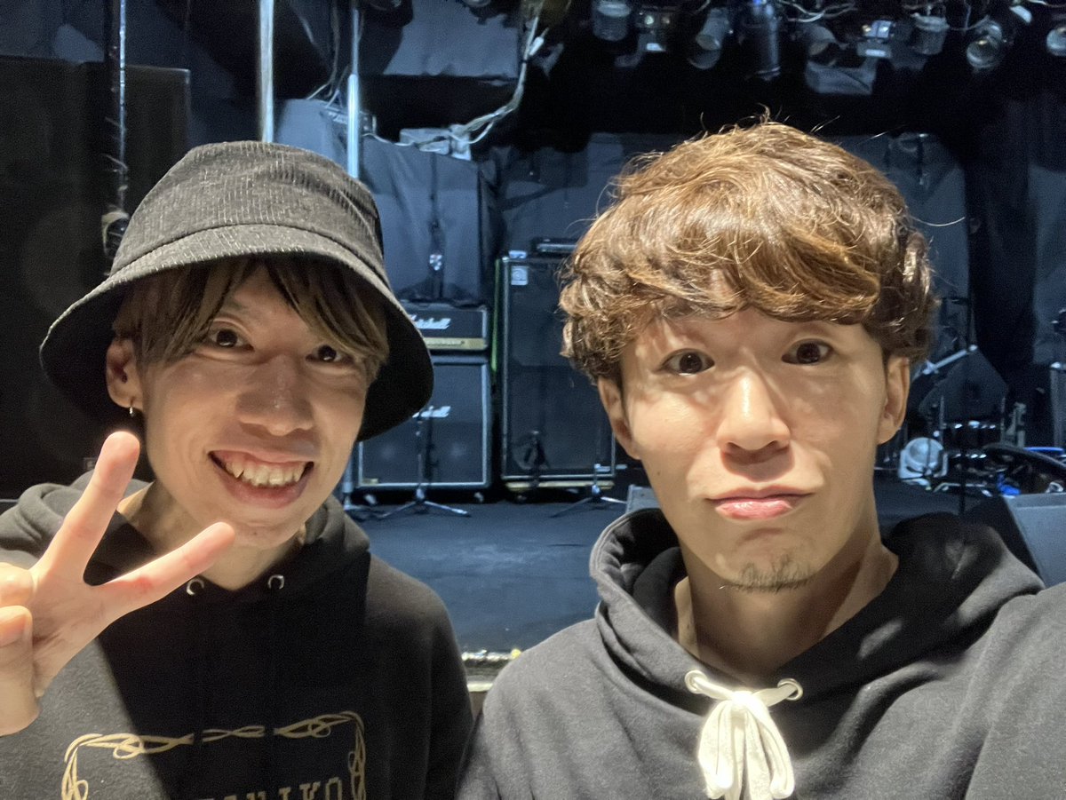 kengo_funaki's tweet photo. ナデシコドール全曲ワンマンみなさんどうもありがとうございました！

前編19曲担当でしたが全力出し切りました

みなさんの熱い姿や笑顔を見て生きててよかったとまた感じられました

感動をありがとうございました！

サポート侍4人で写真撮りたかったけどすっかり忘れてしまった😱
前編コンビで！ https://t.co/iFWbwFTw4U