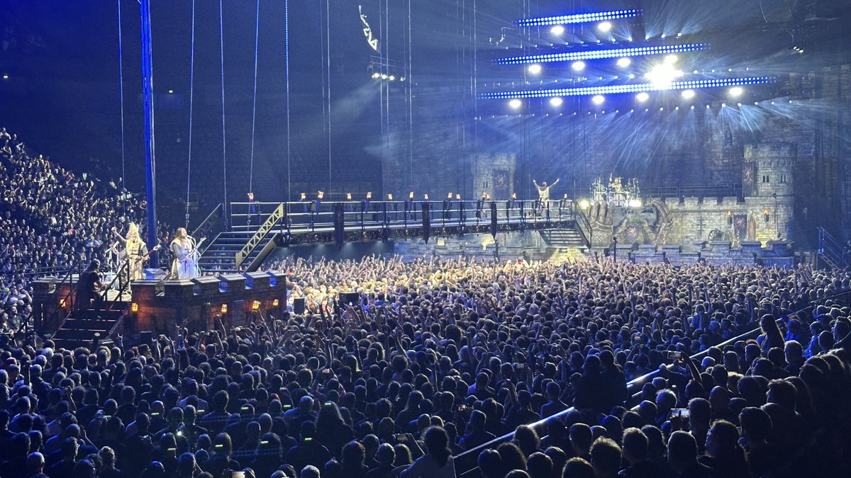 Retour en vidéo sur le magnifique concert de groupe SABATON, The Legendary Tour le 27/11/2025. Une autre manière de chanter les "Histoires" #HeavyMetal #Bercy #AccorArena #Bonaparte #GengisKhan #JacquesDeMolay #César 
youtube.com/watch?v=iyYLt3…