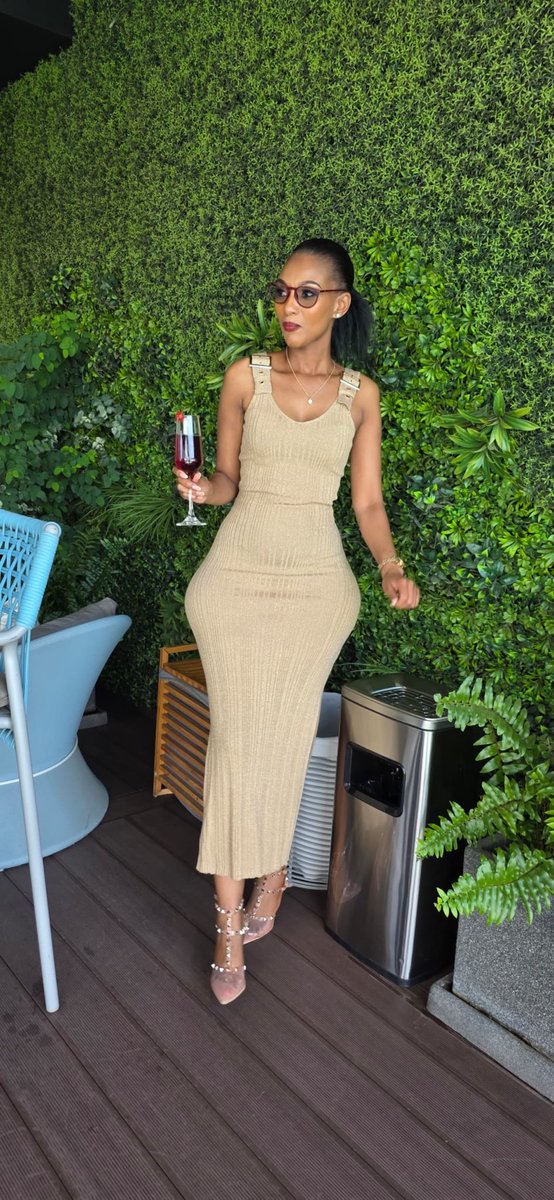 kidoskovich's tweet image. Dr Una said no sugar for 30 days . Everything in my body benefitted and heard the Dr’s orders except the curves 😭😭😂