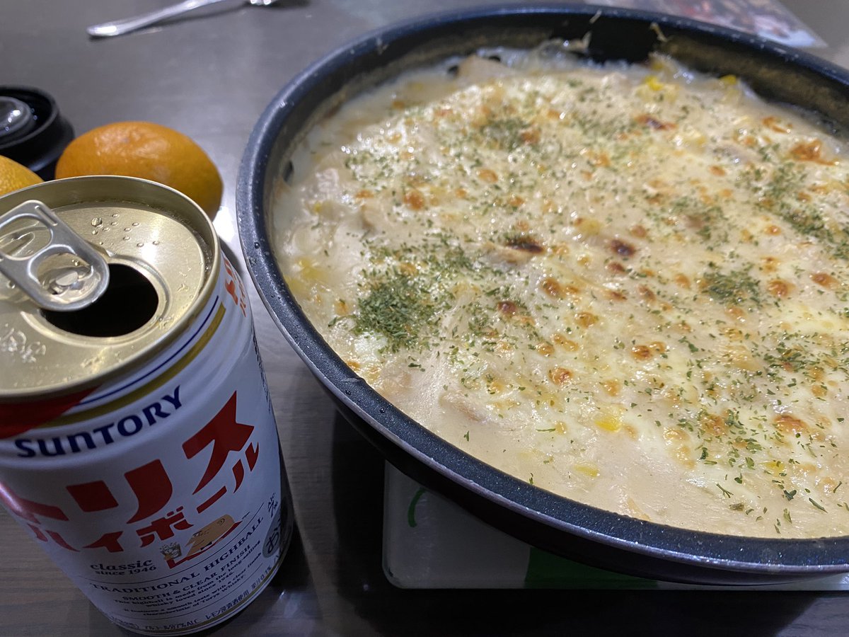 micchi_gunmer's tweet photo. こんばんは🌝
晩御飯はチーズグラタン🧀
ハイボールで乾杯☺️うま〜✨ https://t.co/0APUsysdGb