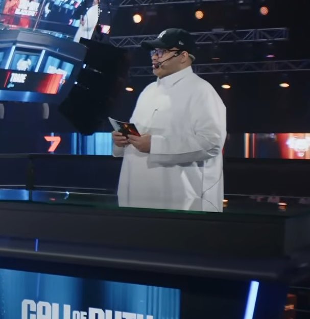 قدمت على افضل موهبة تعليق في حفل جوائز 
الاتحاد السعودي للرياضات الالكترونية 
والسنه هذي مختلفه ان شاء الله 

علقت فيها على لعبتين ( COD - Apex ) 

الله يوفقنا ويوفق كل شخص اجتهد في هذي 
السنه 🩶🙏🏼

شكرا<a href="/Saudi_Esports/">الاتحاد السعودي للرياضات الإلكترونية</a> على المجهودات الي تقدمونها للمواهب 🫱🏼‍🫲🏻🩶