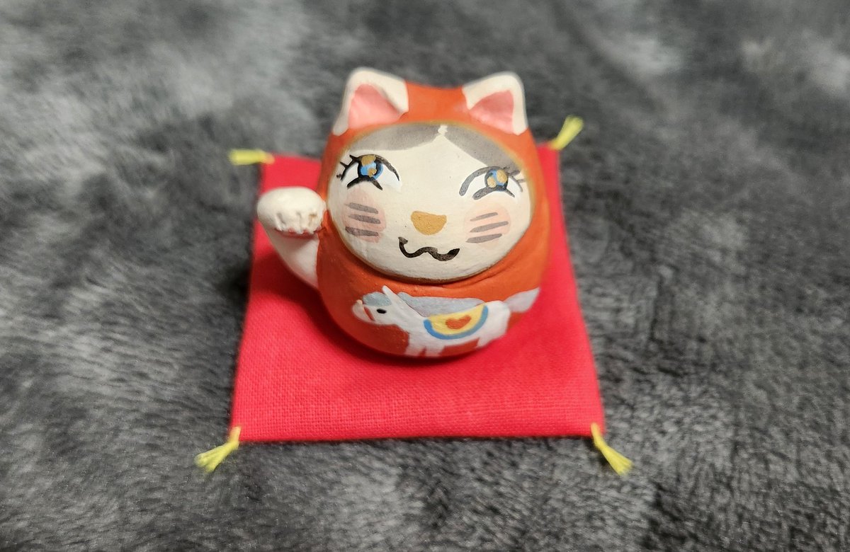 今回の戦利品 ・御金神社と藤森神社の金絡みのお守り🤭 ・🐱だるま干支