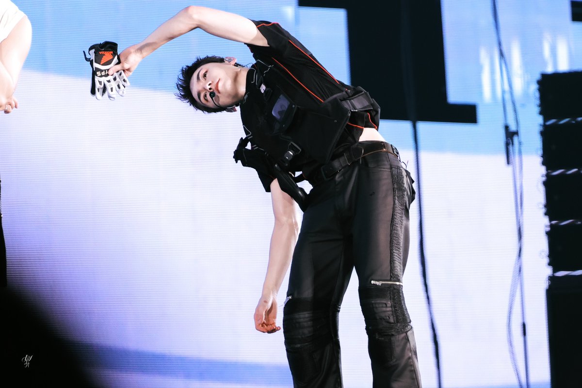 251207 SEVENTEEN WORLD TOUR [NEW_] IN OSAKA 𝐬𝐭𝐫𝐞𝐭𝐜𝐡𝐢𝐧𝐠