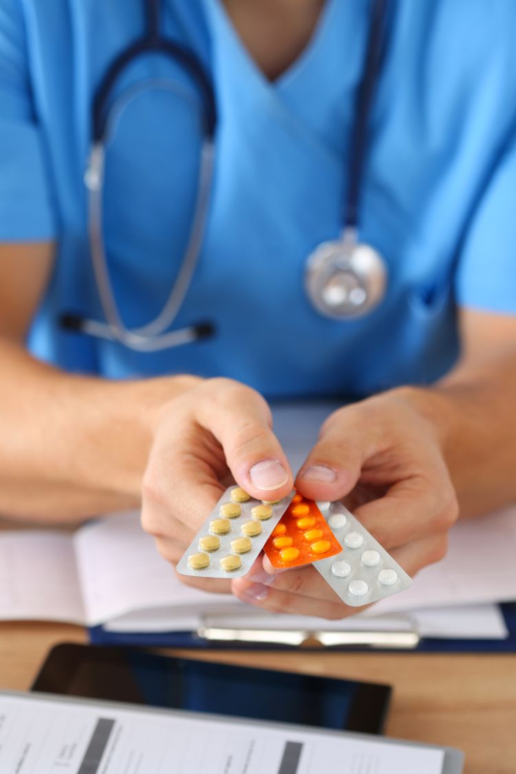 Statins are the most prescribed medication in history. 92 million Americans take them. Global sales exceed 20 billion dollars annually.

They're considered so essential that some doctors advocate putting them in the water supply like fluoride.

Here's what statins actually do:

-