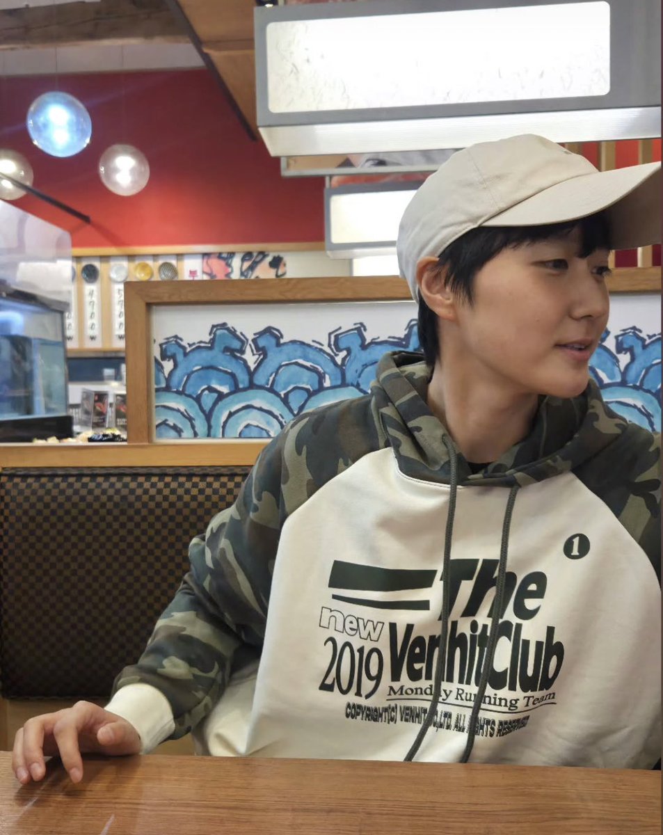 절대 턱선과 목빗근을 보지마