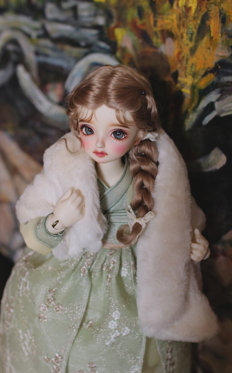 만든 한복들 다 좋아하고 진심조합한거지만 
제일 애정하는건 작설
왜냐면 이때 정오를 공주인형으로 만들어야한다는 의지가 젤 강력했음 거의 눈에 핏발서있었음