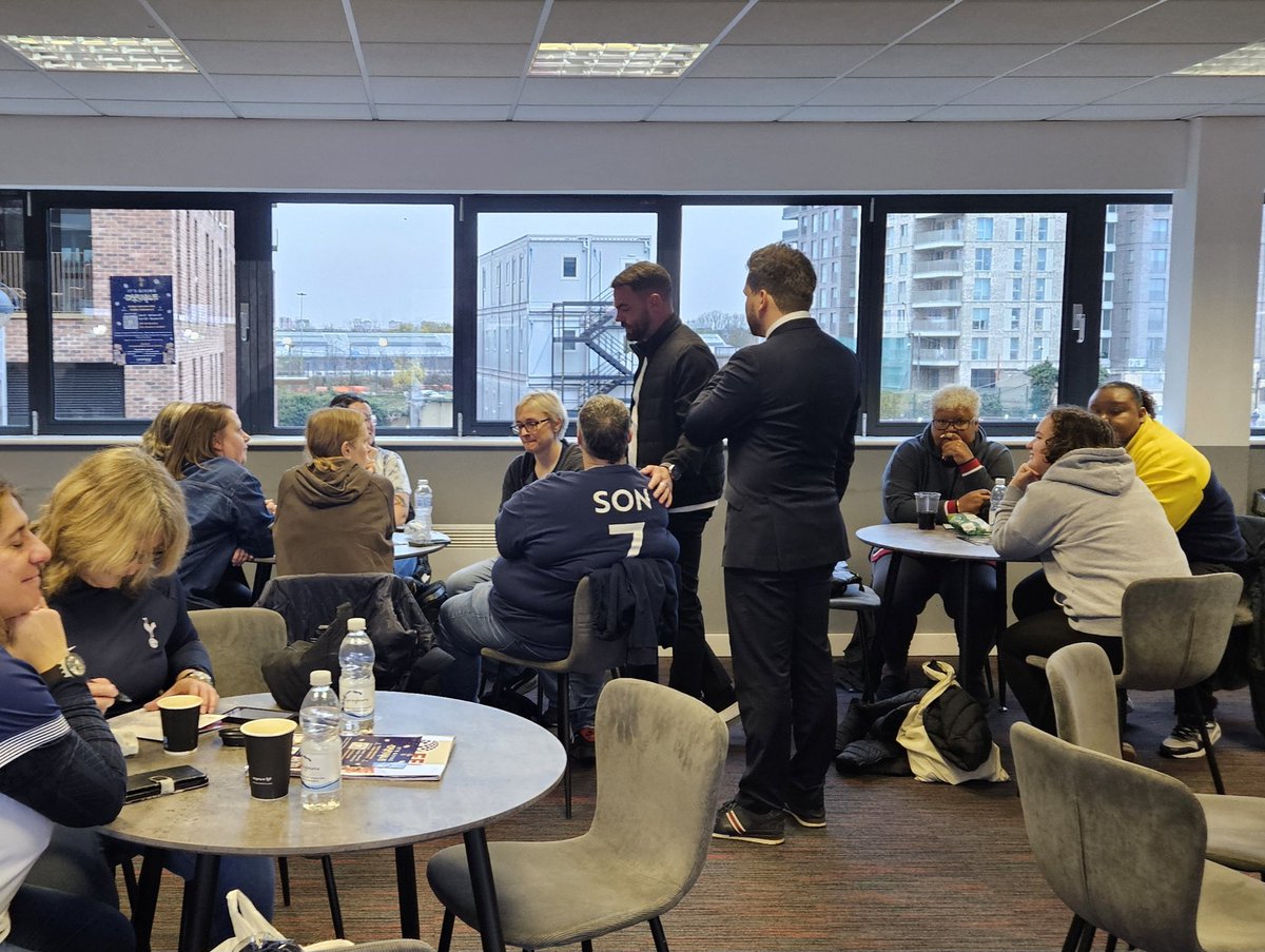 spurswomenblog's tweet photo. Martin Ho came to chat with supporters in the Legends lounge pre-game. #nicetouch 🤍 https://t.co/EdF20232k1
