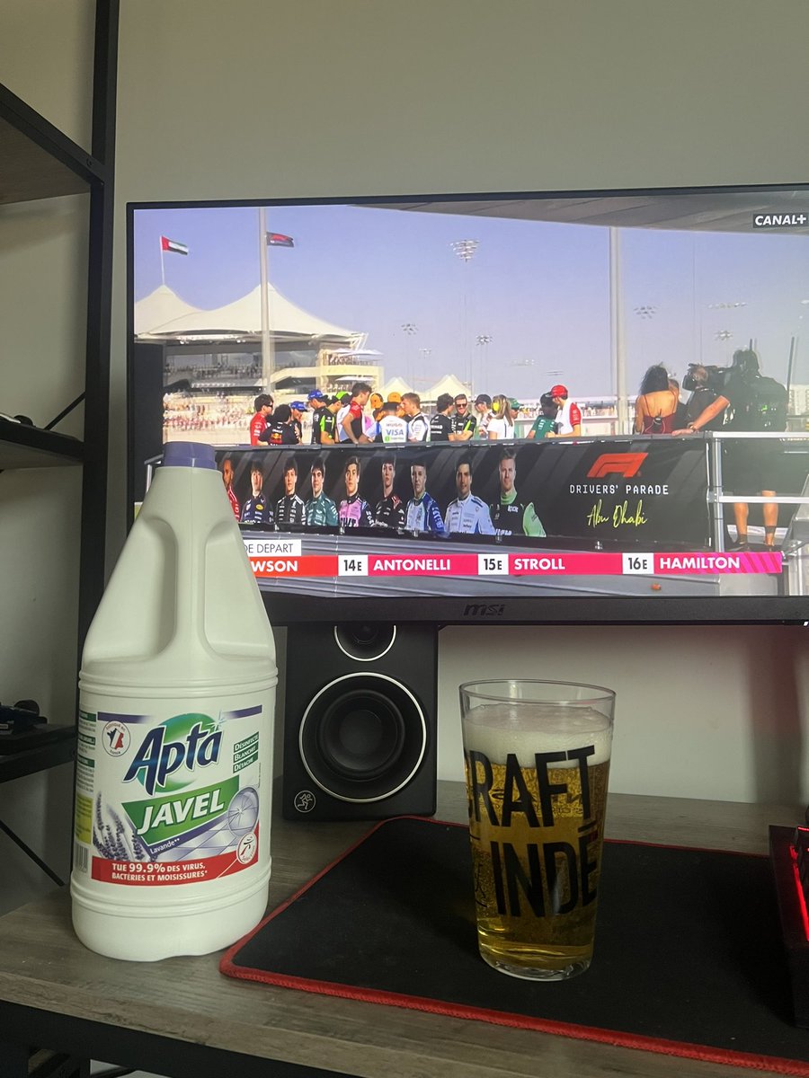 florianbouchard's tweet image. J’ai préparé 2 boissons on va voir laquelle je bois