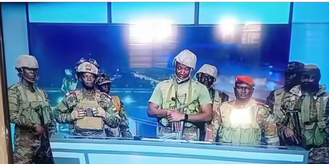 🇧🇯 Benin’s Interior Minister, Alassane Seidou, announced on national TV that a small group of soldiers attempted a mutiny on Sunday, but security forces “maintained control” and foiled the move.