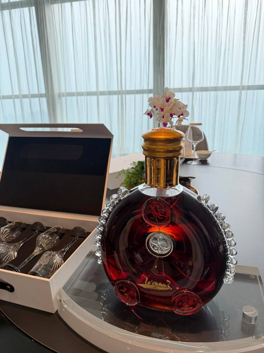 sofroy33's tweet image. After a week of market swings, it’s time to let go and enjoy a break. Whether it was gains or losses, remember the market never stops moving. Time to reset for the next move. 

Enjoy the downtime and get ready to crush it next week!🤣