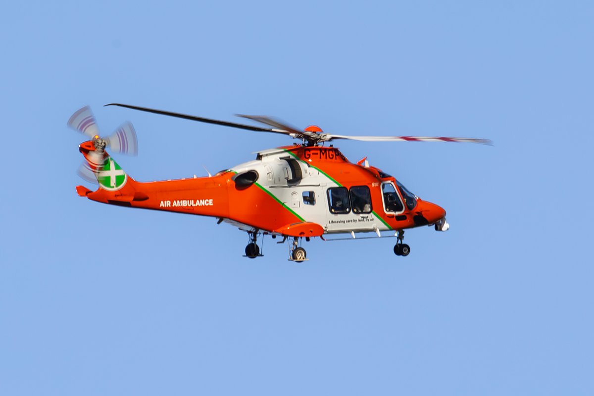 Thanks to Doug Robertson for sending in this great photo of our helicopter on a recent call-out.

#AirAmbulance #Helimed10