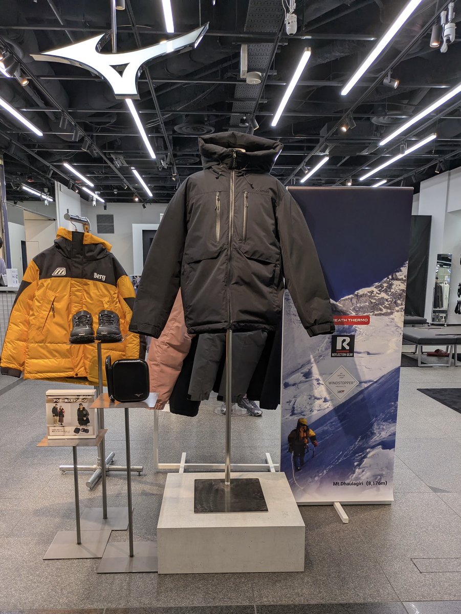 寒い日が多くなってきましたね❄️ 冬支度はお済みでしょうか？ 店頭に