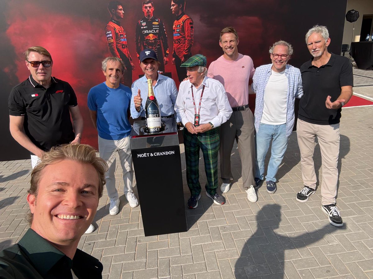 NicoRosberg's tweet image. Who will become F1 Champ today? Good luck to everyone!

Epic weekend in Abu Dhabi...quite a few championships in one photo 😅