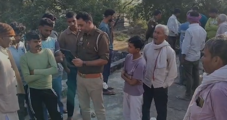 bstvlive's tweet photo. हाथरस: कलयुगी मां की काली करतूत
➡नवजात बच्ची को बोरी में बांधकर फेंका
➡ग्रामीणों ने पुलिस को दी मामले की सूचना
➡थाना कोतवाली सासनी पुलिस जांच में जुटी
➡सासनी क्षेत्र के नगला पतुआ गांव का मामला
#Hathras, #ShockingAct @hathraspolice https://t.co/tKKcz43KKe