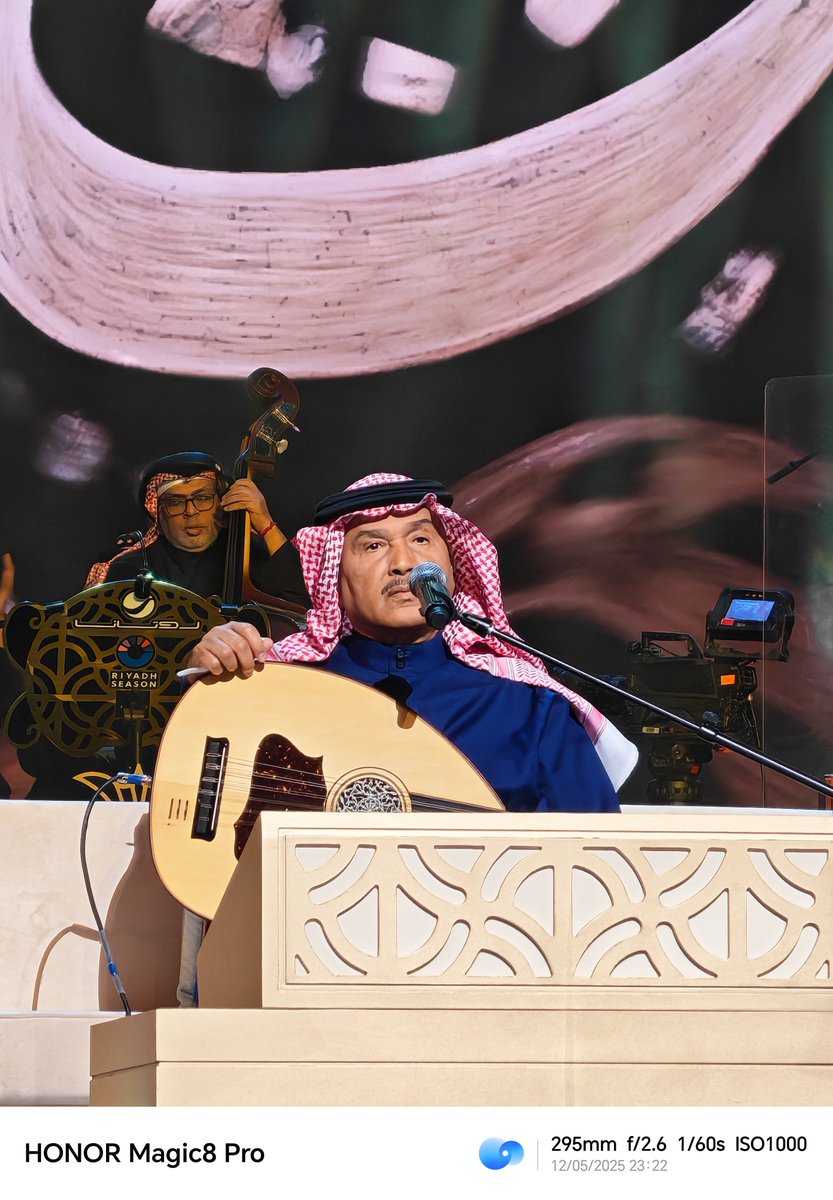 HONORClubSa's tweet photo. بعيدة أو قريبة… الصور تطلع خرافية مع #HonorMagic8Pro 📸
لقطات من حفل فنان العرب الأسطورة #محمد_عبده 🩶
#ConcertMaster #NightshotwithMagic8pro #أفضل_تصوير_ليلي_مع_الماجيك_8برو #لحظاتك_مع_الماجيك https://t.co/QehWCxCnKk