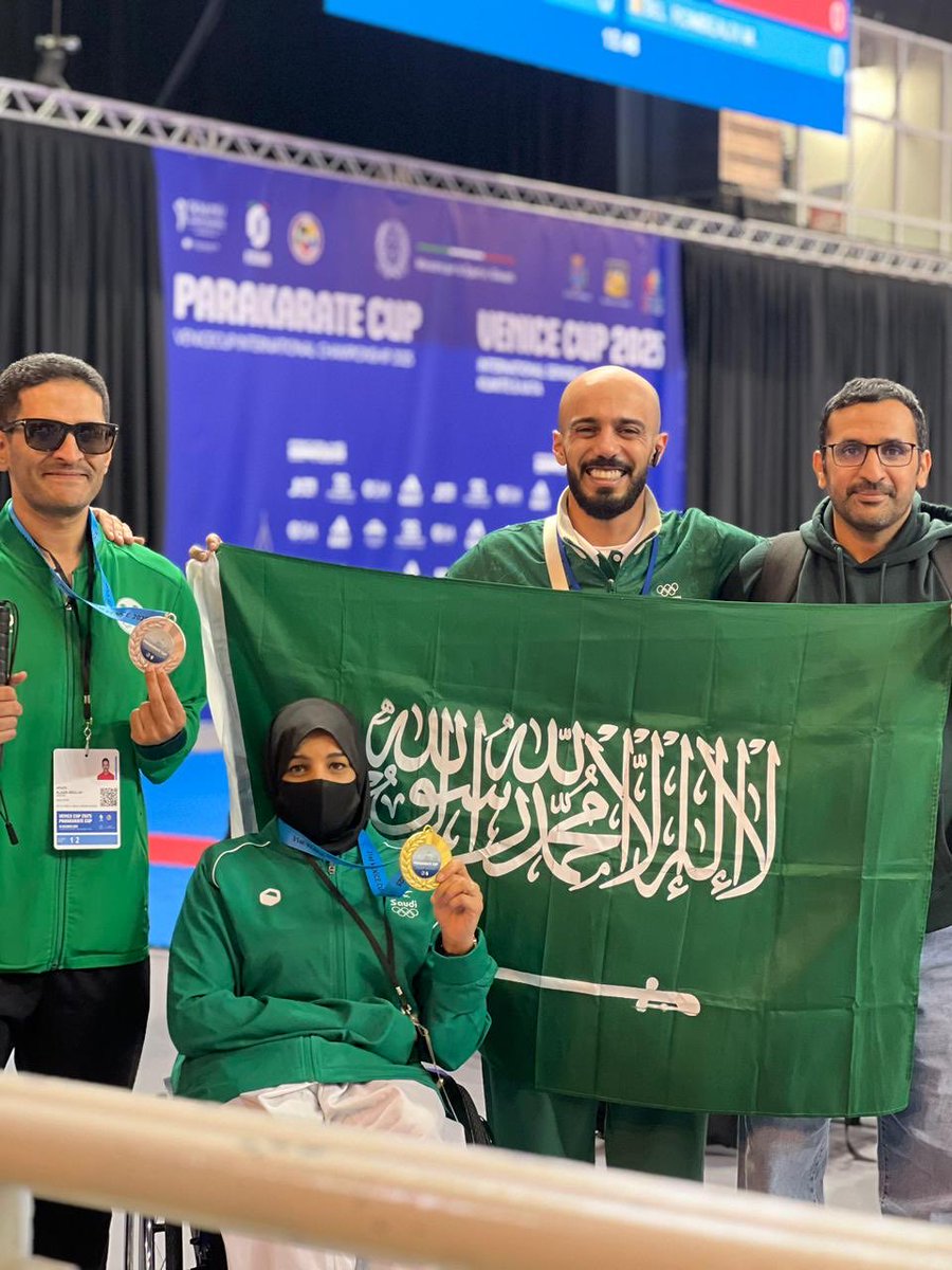 #إنجاز 
حققت المتسابقة هند السيالي  الميدالية الذهبية ، ود.عبدالله الجعيد الميدالية الفضية من جمعية الطائف الخيرية لذوي الاحتياجات الخاصة وذلك خلال مشاركتهم في بطولة Parakarate Cup بمدينة جيسولو – إيطاليا، تزامنًا مع #اليوم_الدولي_للأشخاص_ذوي_الإعاقة.