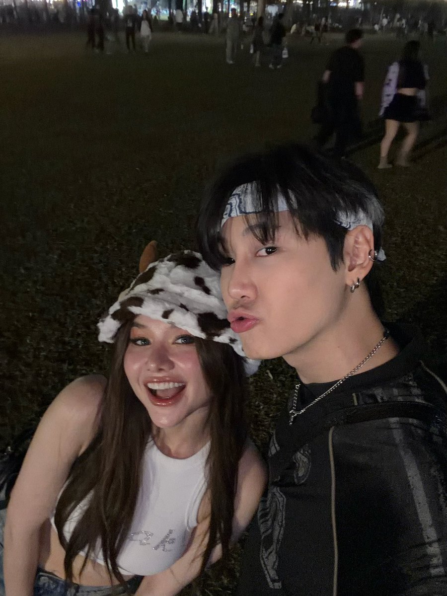 bb0un's tweet image. ได้เข้าแล้วจ้าา พร้อมกับเสื้อเน่าตัวเดิมเพราะเอามาตัวเดียว 55555