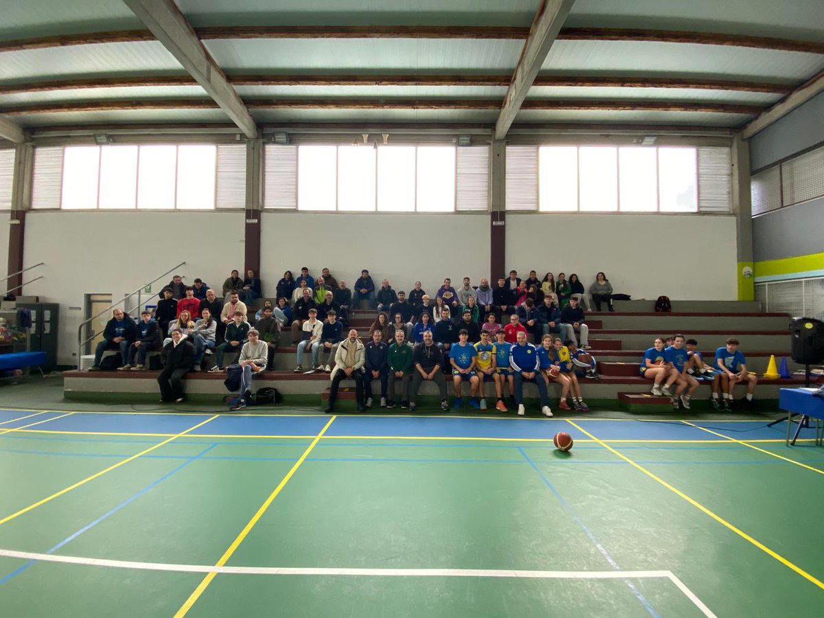 FGB_Baloncesto's tweet photo. ➕ de 70 adestradores compartiron cita didáctica en Pontevedra da man da #EGA. 

O Seminario Monográfico Formativo contou con Alberto Blanco e Rui Gomes como relatores🔝 moi implicados en cada sesión. O noso 👏

🤩 Grazas polo compromiso a todos e a @cabpontevedra 🤝 polo apoio! https://t.co/QjIYbzvfDr