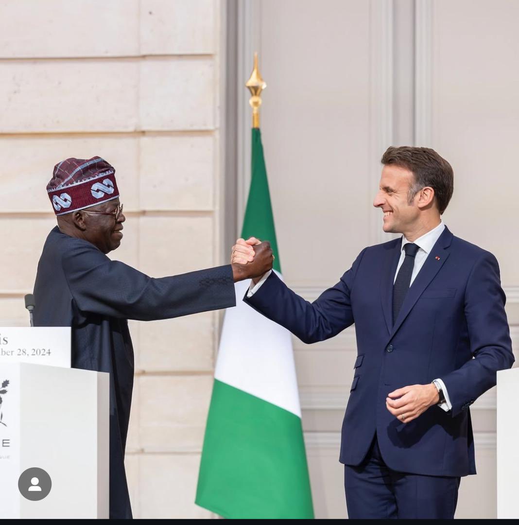 voiceofnigeria's tweet image. French President Emmanuel Macron @EmmanuelMacron has conveyed France’s solidarity with the Nigerian Government in addressing ongoing security challenges.

#FranceNigeria #SecurityCooperation