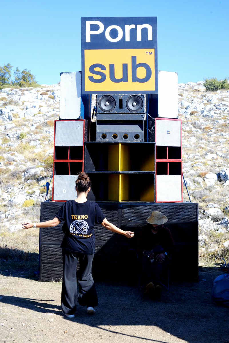 SUPER SOUVENIR !! 
Ca fait du bien ! vivement le soleil les apéros les amis et du bon son pour se recharger !! 
#tawa #sun #PornSub #technoiseverywhere #teuf #duson #grosson #tribe #bpm #calage #amis 
#after