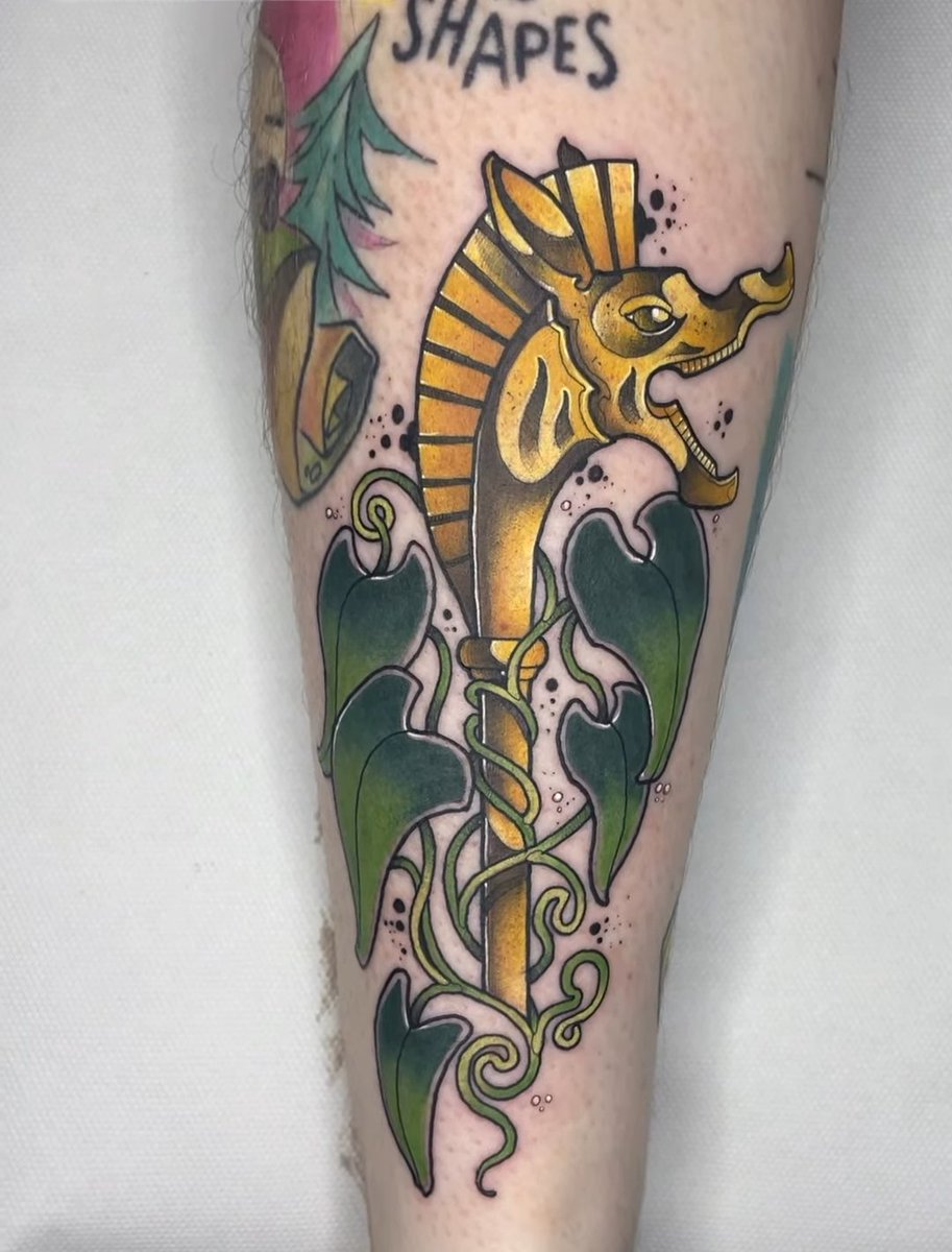 Got a new tattoo yesterday... 👉👈

To celebrate the battle I recently won : amazing carnyx by La Barbe ! ✊

But also and mostly because I wanted some celt-related that doesn't have some--- connotations... 🌚