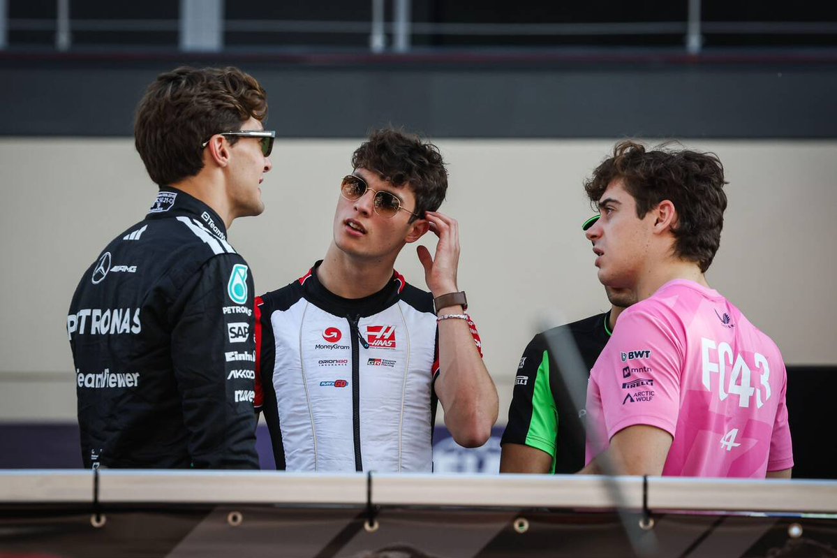 📸 | Franco Colapinto junto a George Russell y Ollie Bearman en el Driver's Parade!