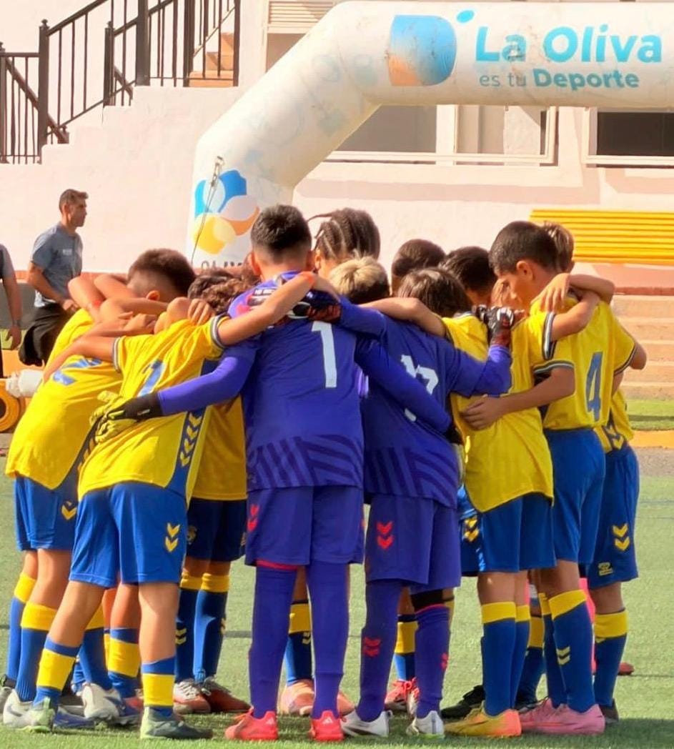 🏆 La Oliva Cup 🏆

🏅 ¡CAMPEONES! Vencemos en la final en penaltis y nos llevamos el torneo

🆚 CD Herbania

#AlevínFundación #LaUniónHaceLasPalmas #SeremosMásUnión