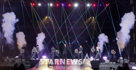 sportalkorea's tweet image. 🌟251207 SB19 
📸 Photographed by 스타뉴스
#SB19 #SB19_ACON2025
#SB19atAsiaArtistAwards2025
#AAA2025 #AAA2025_KAOHSIUNG 
#AAA_10th #ACON2025