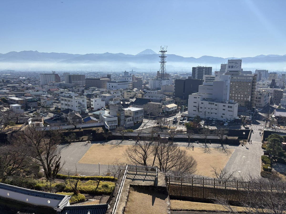 variance99's tweet photo. 9mm 甲府CONVICTION
富士山が綺麗に見えた🗻快晴

ネバエンツアーのMCで
コロナが大ブレイクして
おれも2回くらいフォローした？
一回はずしてまたフォローした？
何の話をしてるのかわからなくなった😹

エモな曲が続くのは
エモゾーンとのこと https://t.co/gtqrxprz5J