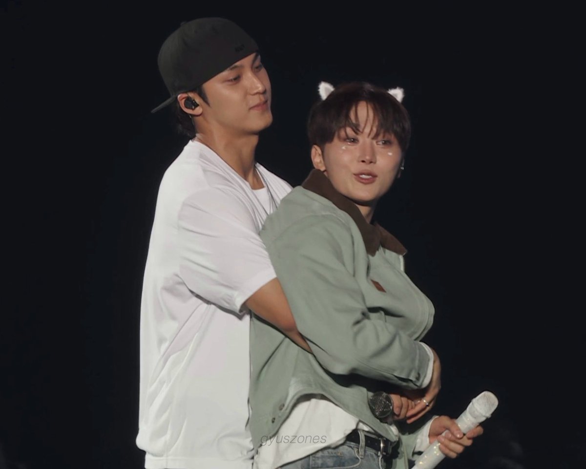 120725 NEW_ IN OSAKA D-3 #MINGYU #세븐틴 #민규

GYUBOO HUG PHOTOSET 🐶🍊