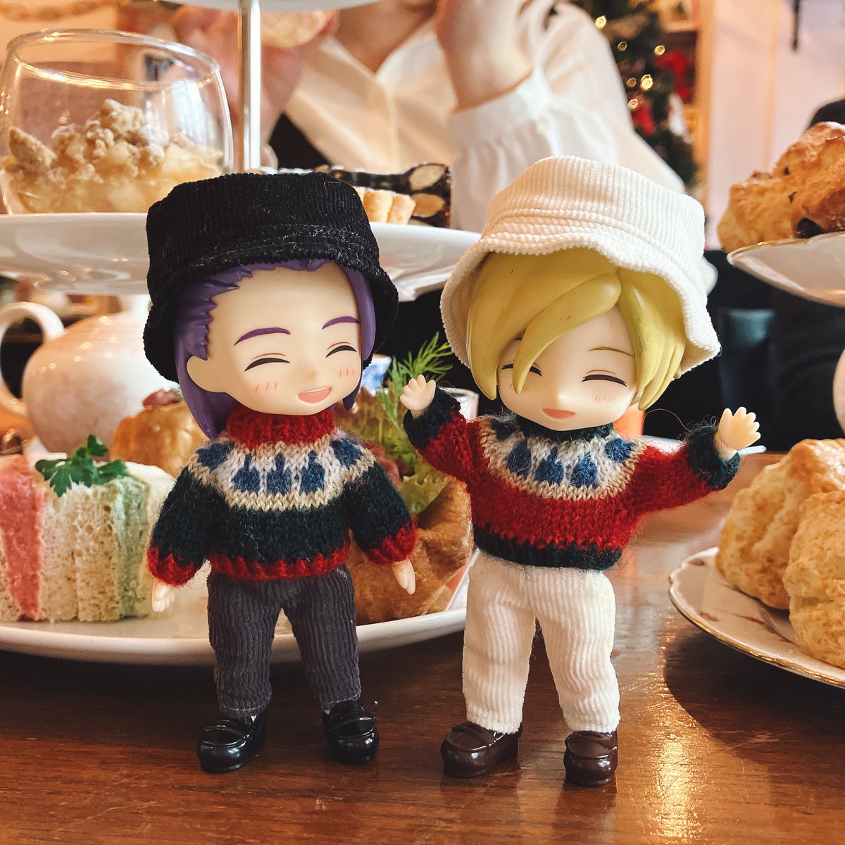 akutansyou's tweet photo. お久しぶりです。今日はグホ友で集まってクリスマスヌンティーしてきました🎄✨去年は予約を逃してしまい、この一年ずっと行ってみたいな〜と思っていたので行けて本当に嬉しかったです！ねんたちも嬉しそう。また来年も行けたらいいなぁ🥹 https://t.co/BmG9t0RzL8