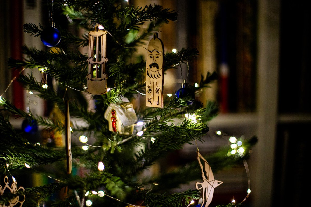 Друзі, цього року ми створили подарунковий набір до зимових свят, який поєднує пам’ять, естетику та локальну ідентичність, який мав робочу назву “Різдво українського сходу та півдня”