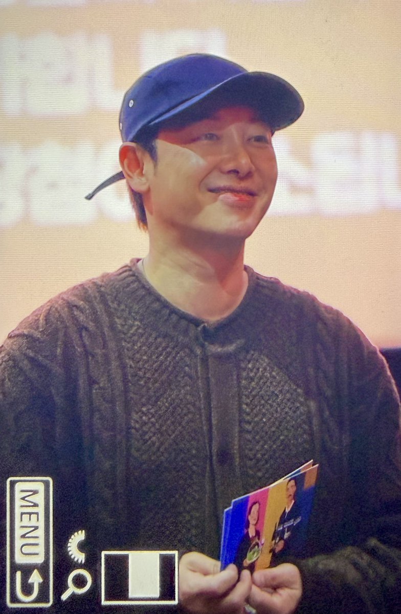 251207 윗집사람들 무대인사
동욱이 모자사랑 🧢 변함 없구나.. 
#김동욱