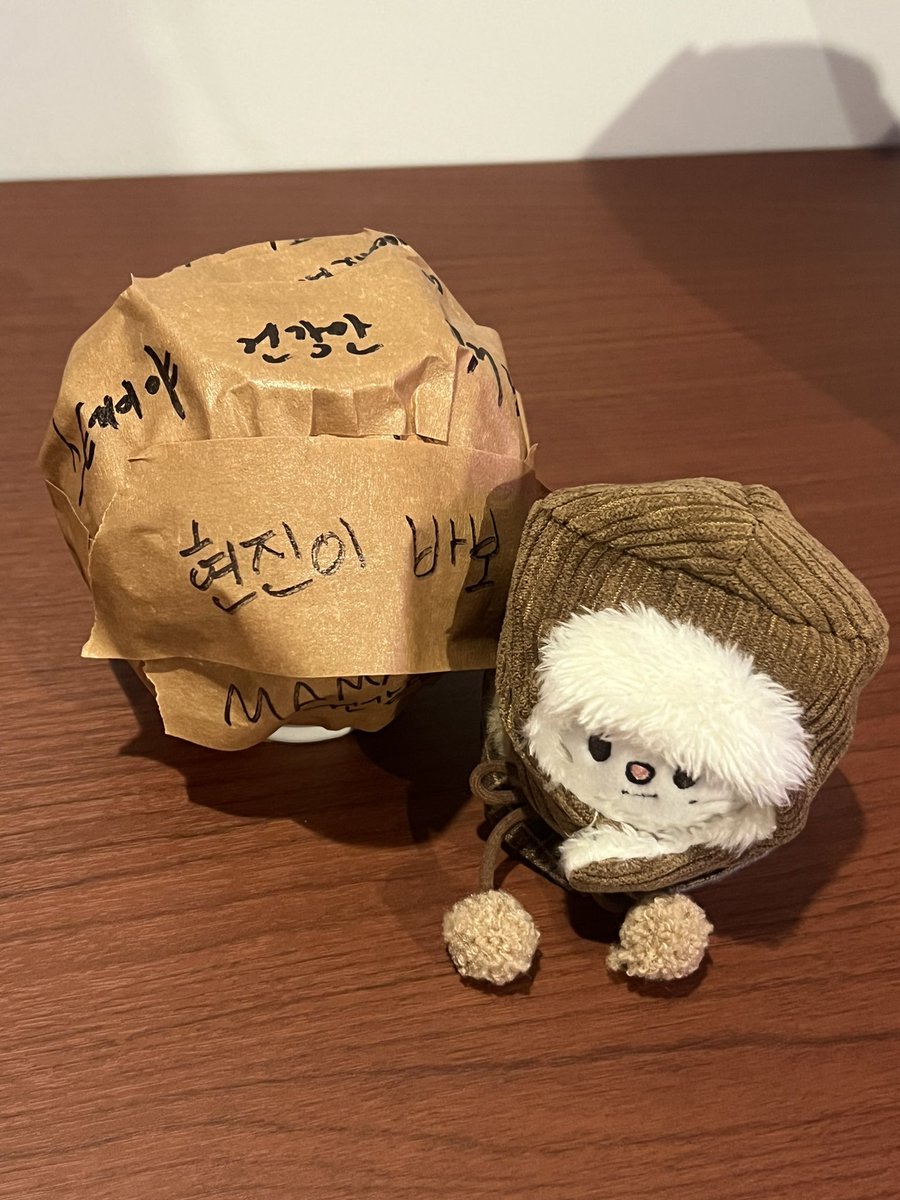 mssuu0099's tweet photo. 작지만 알찼던 팝업🥹💖
스키즈도 건강하자!!!
#StrayKids #스트레이키즈 #Do_lt #신선놀음
#SKZ_DO_IT_POPUP
#사운드웨이브 #SOUNDWAVE https://t.co/7MImiznqEs