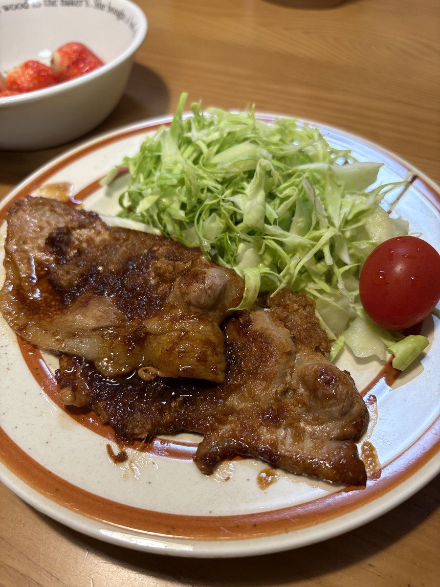 俺の生姜焼き
生姜をすりおろして醤油と酒の下味を付けてから焼きます。

ご飯が止まらない！