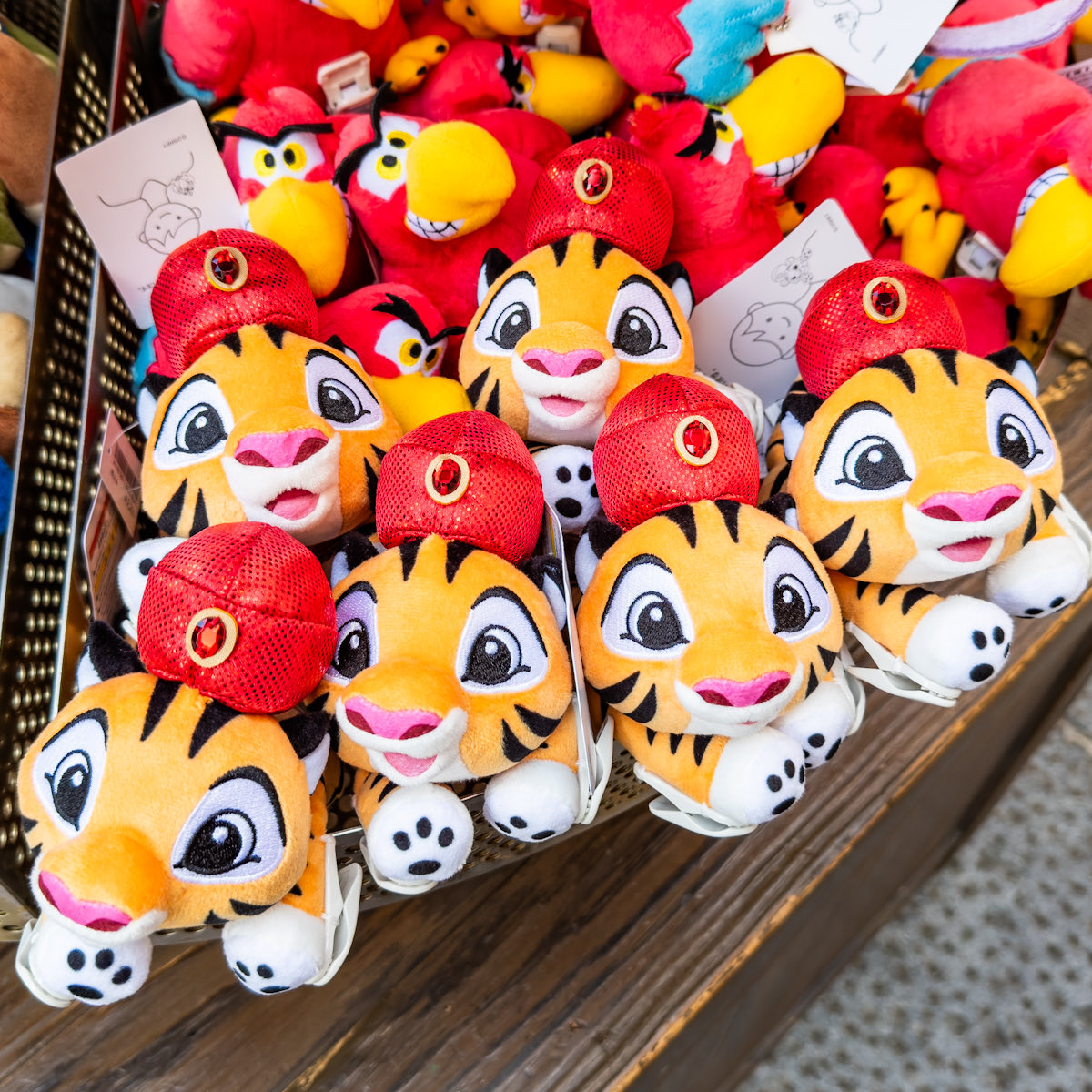 くっつけてかわいい！ 東京ディズニーリゾート 肩のせぬいぐるみ販売中