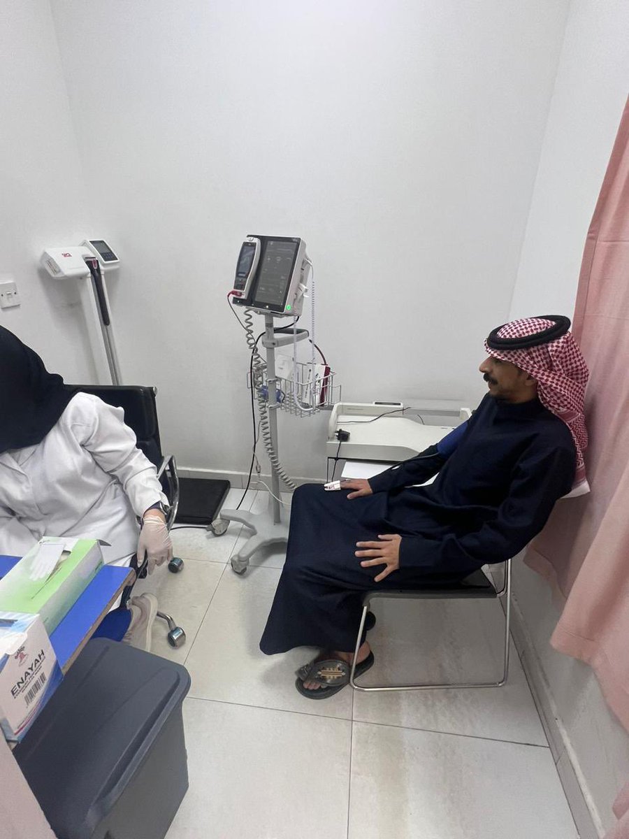 DURMAHOSPITAL's tweet photo. شارك #مستشفى_ضرماء عضو #تجمع_الرياض_الصحي_الثالث – في #اليوم_العالمي_للتطوع عبر عيادة تثقيفية صحية قدّم خلالها المتطوعون استشارات حول الأمراض المزمنة وطرق الوقاية وتعزيز أنماط الحياة الصحية، دعمًا لمستهدفات رؤية 2030 في تعزيز المشاركة المجتمعية وترسيخ قيمة العطاء ورفع الوعي الصحي بين أفراد المجتمع. 

#التطوع_الصحي
